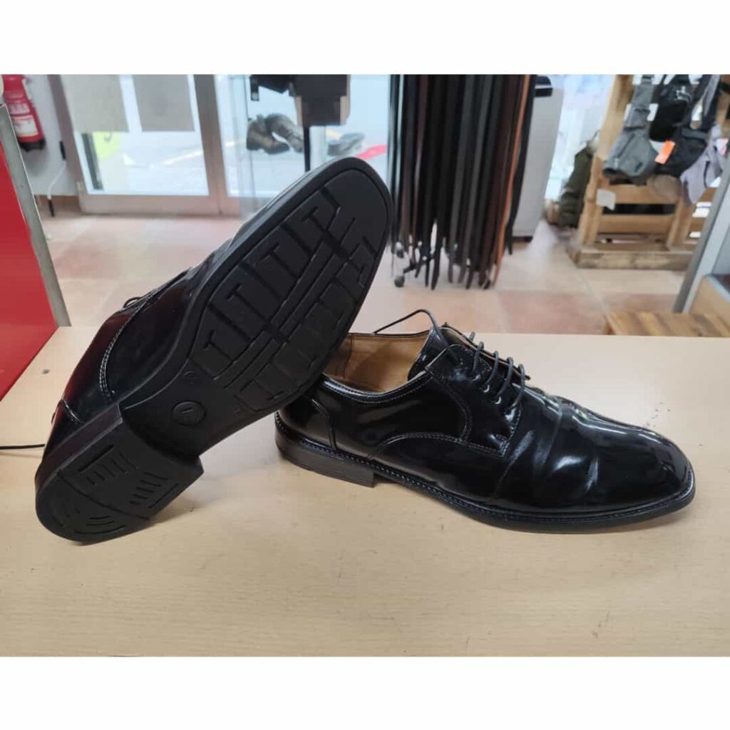 Zapatos de vestir de hombre reparados