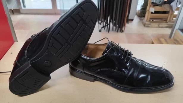 Zapatos de vestir de hombre reparados